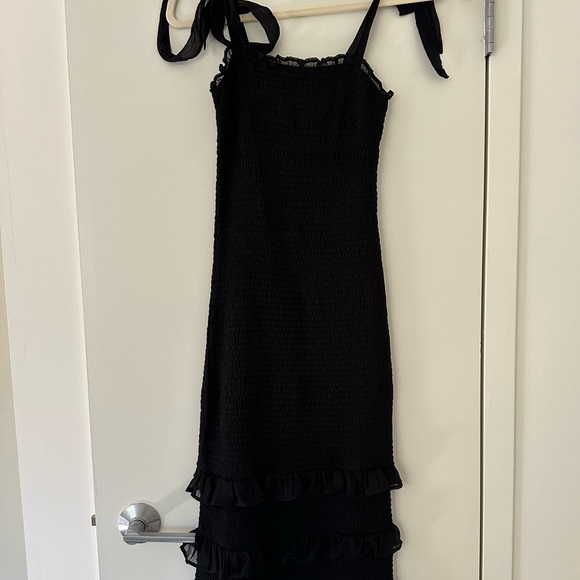 Abercrombie & Fitch - Black Tie Strap Smocked Ruffle Midi Dress - XS - Picture 2 of 6